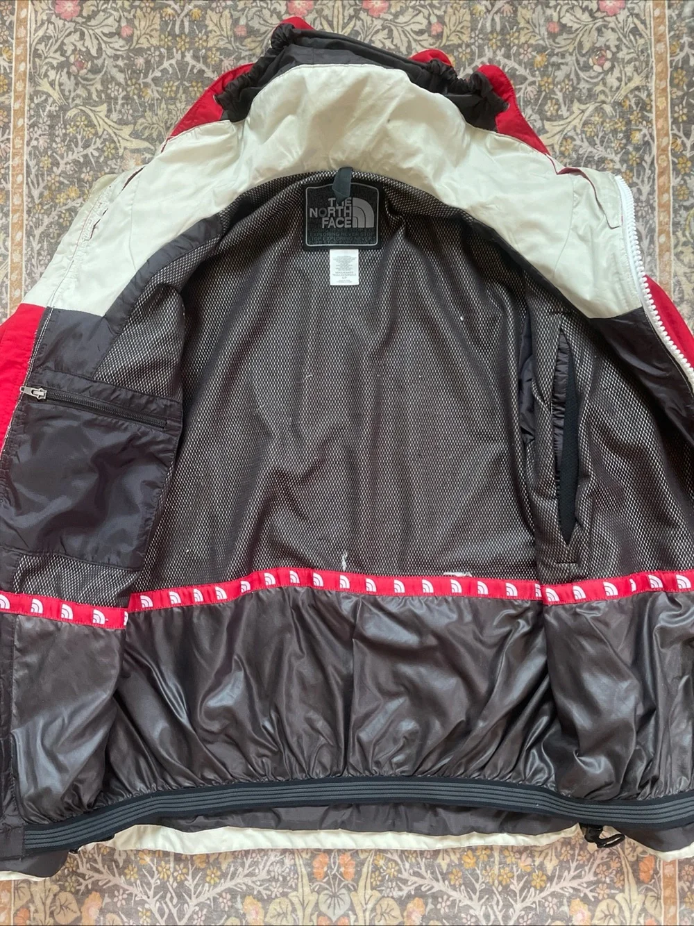 The North Face HyVent hooded heavy Men’s jacket Small red/white